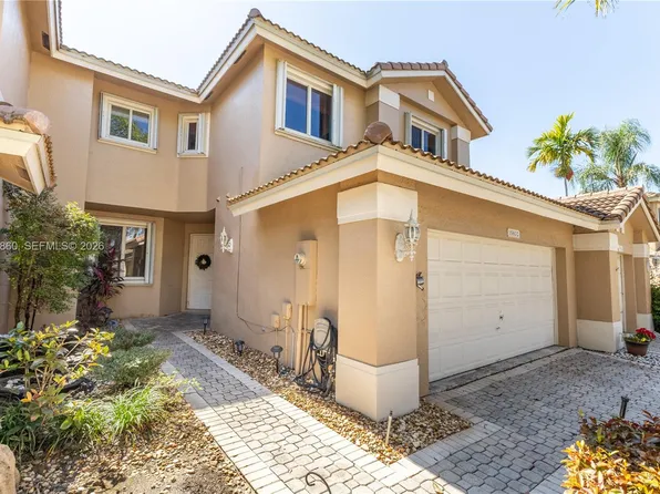 15832 SW 10th St, Pembroke Pines, FL 33027