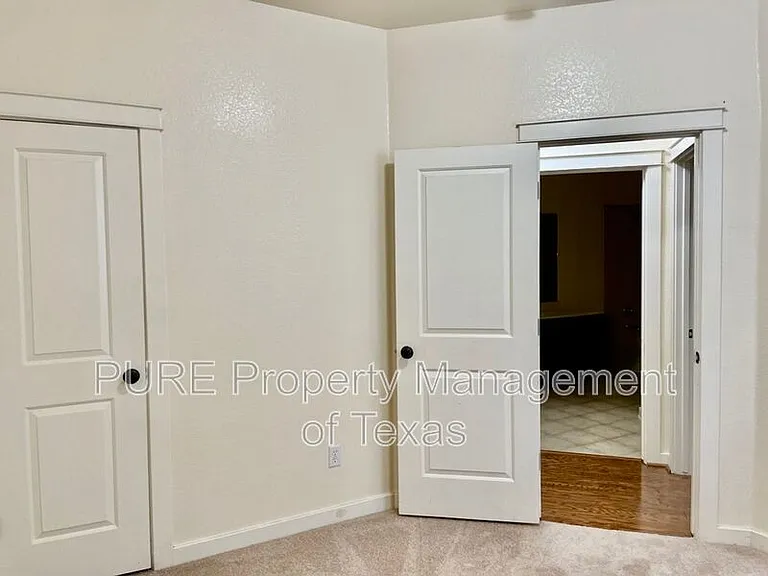 4718 Madrid Dr — Photo 17