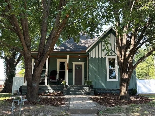 414 S 6th St, Van Buren, AR 72956