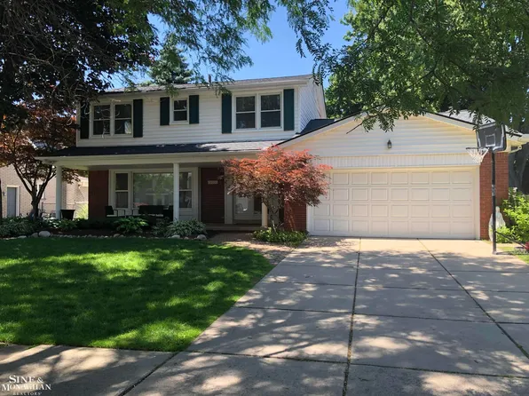 19805 Edshire Ln, Grosse Pointe Woods, MI 48236