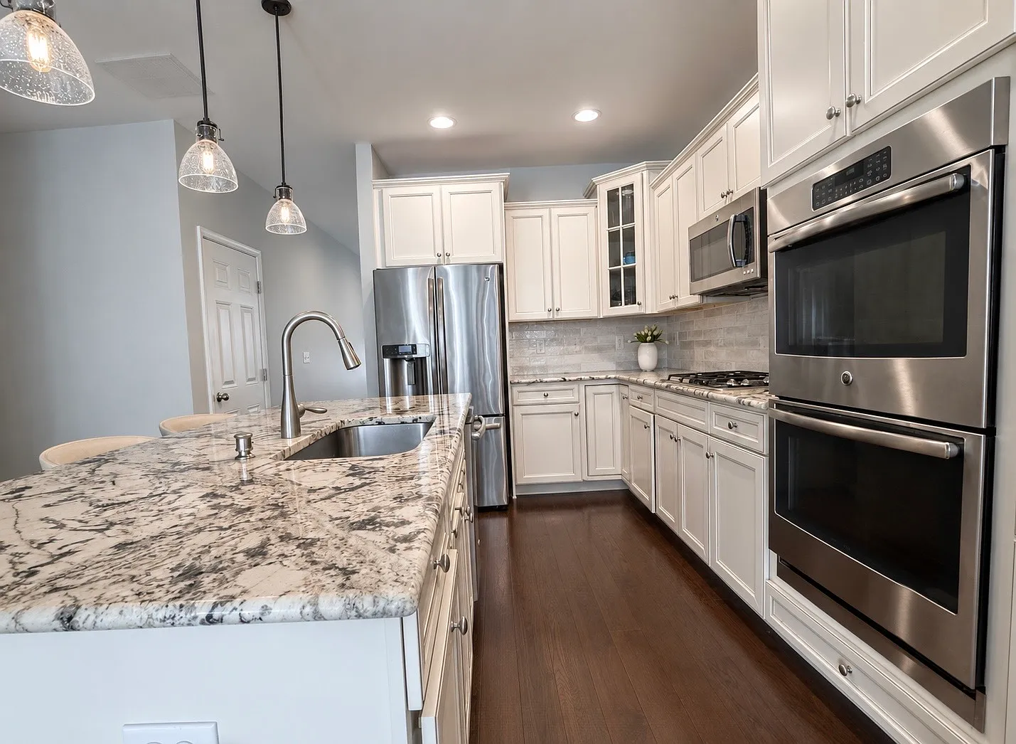 3 bed, 3.5 bath, 2151 sqft, $4,150 — Photo 4