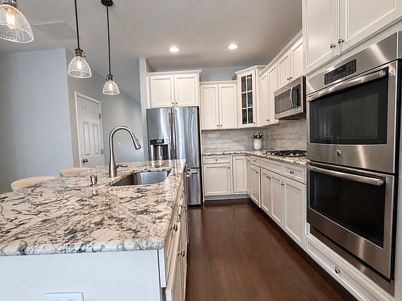 Granite Kitchen with Stainless Steel appliances