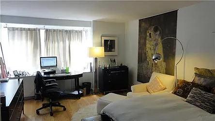 Rented by R New York