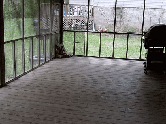 Large screened deck