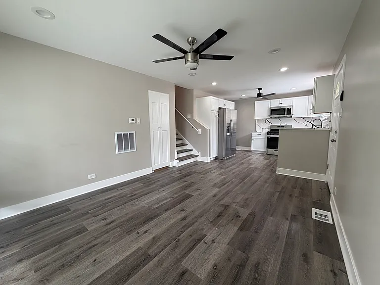 527 W 16th Pl — Photo 3