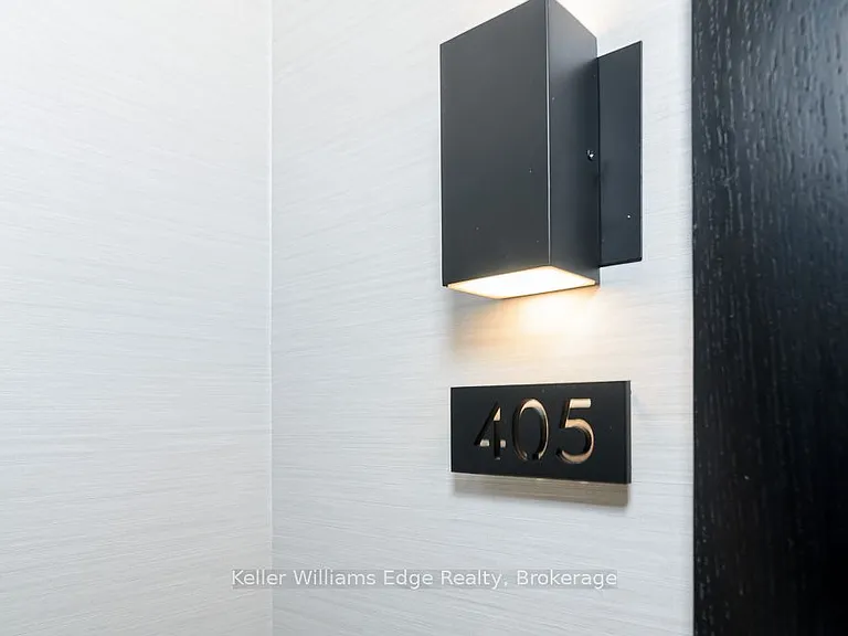 212 King William St #405 — Photo 4