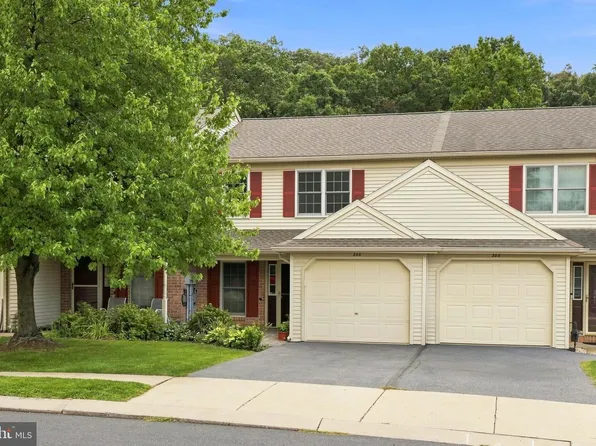 366 Crosswinds Dr, Lititz, PA 17543