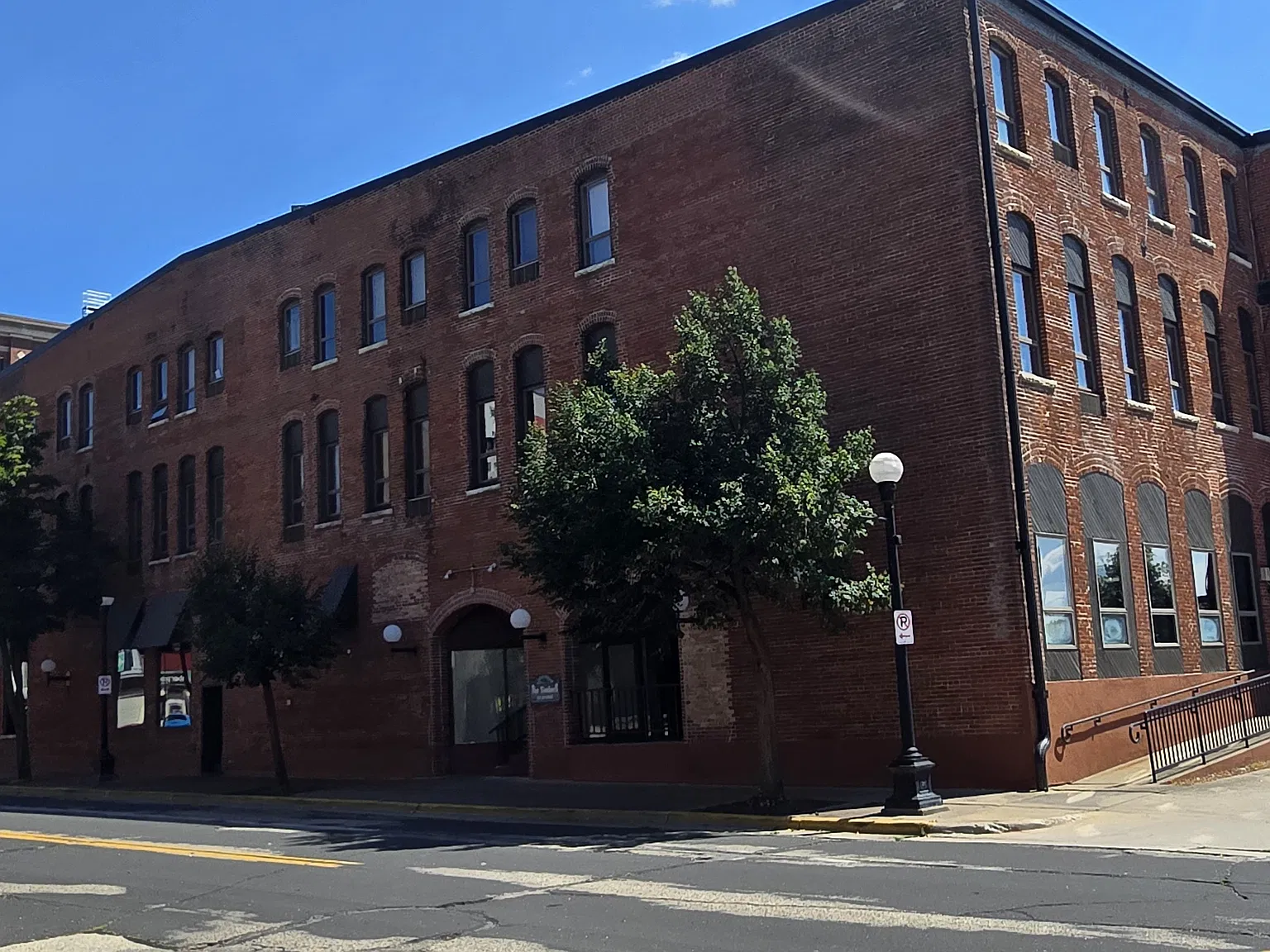 1 bed, $1,000 — Photo 2