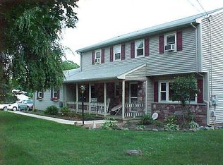 8 Garrett Dr, Flemington, NJ 08822