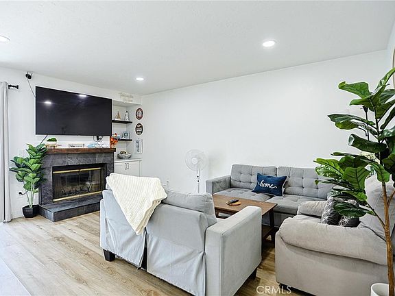 3rd image of 1078 Border Ave
