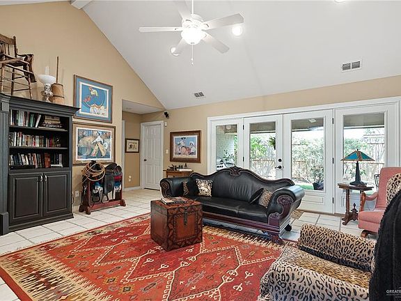 5th image of 3000 Wisteria Dr