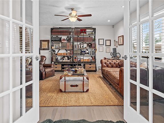 3rd image of 139 Heritage Hills Rd S