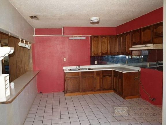 2nd image of 610 S California St