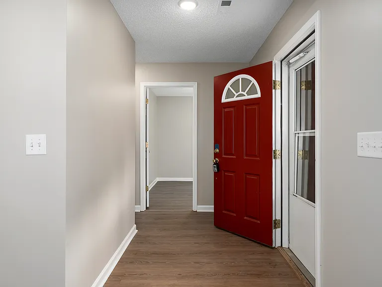 132 King James Ct — Photo 4