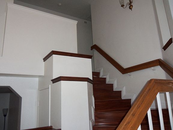 5th image of 674 Rock Vista Dr