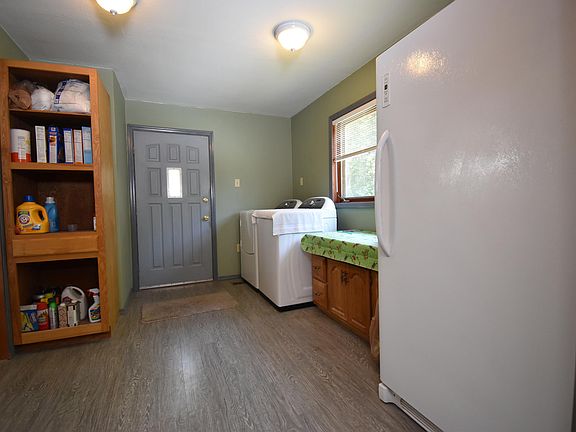 4th image of 17634 Almdale Ave
