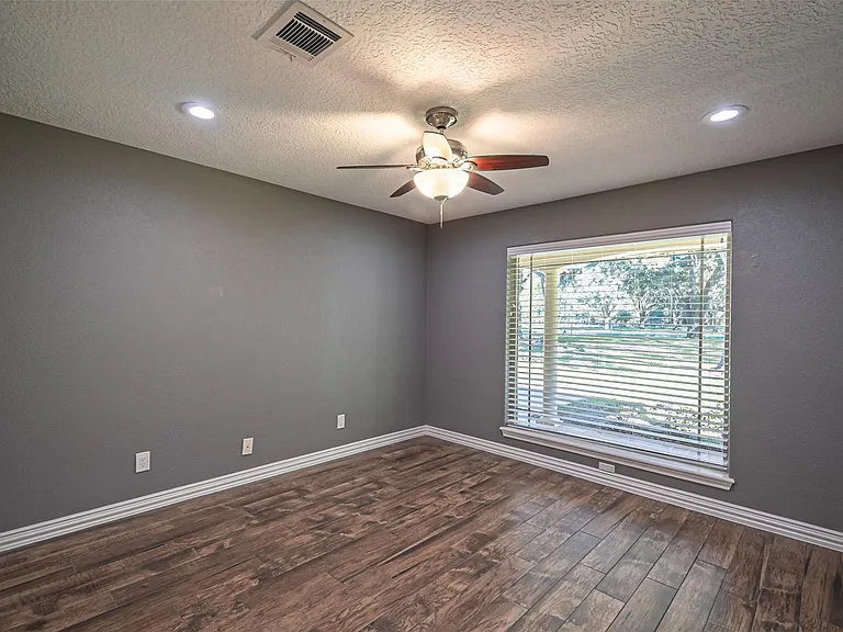 17615 Swansbury Dr — Photo 39