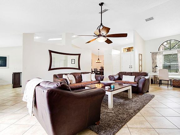 3rd image of 4481 Wyndcliff Cir