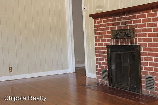 2nd image of 2949 Park St