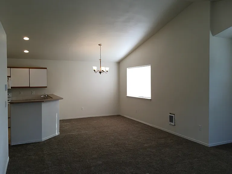 1813 SW Reindeer Ave #1815 — Photo 5
