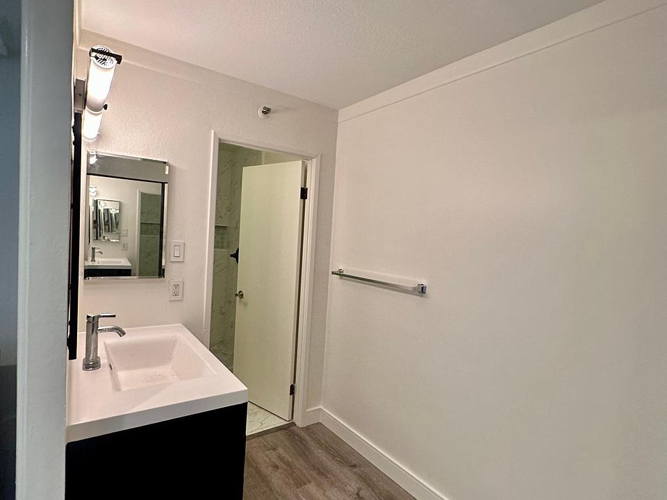 1st image of 600 W 9th St APT 1212