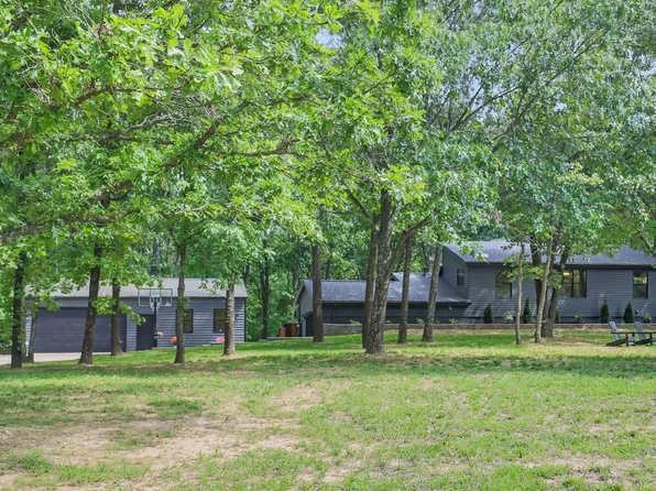 8645 Manor Dr, Bentonville, AR 72712