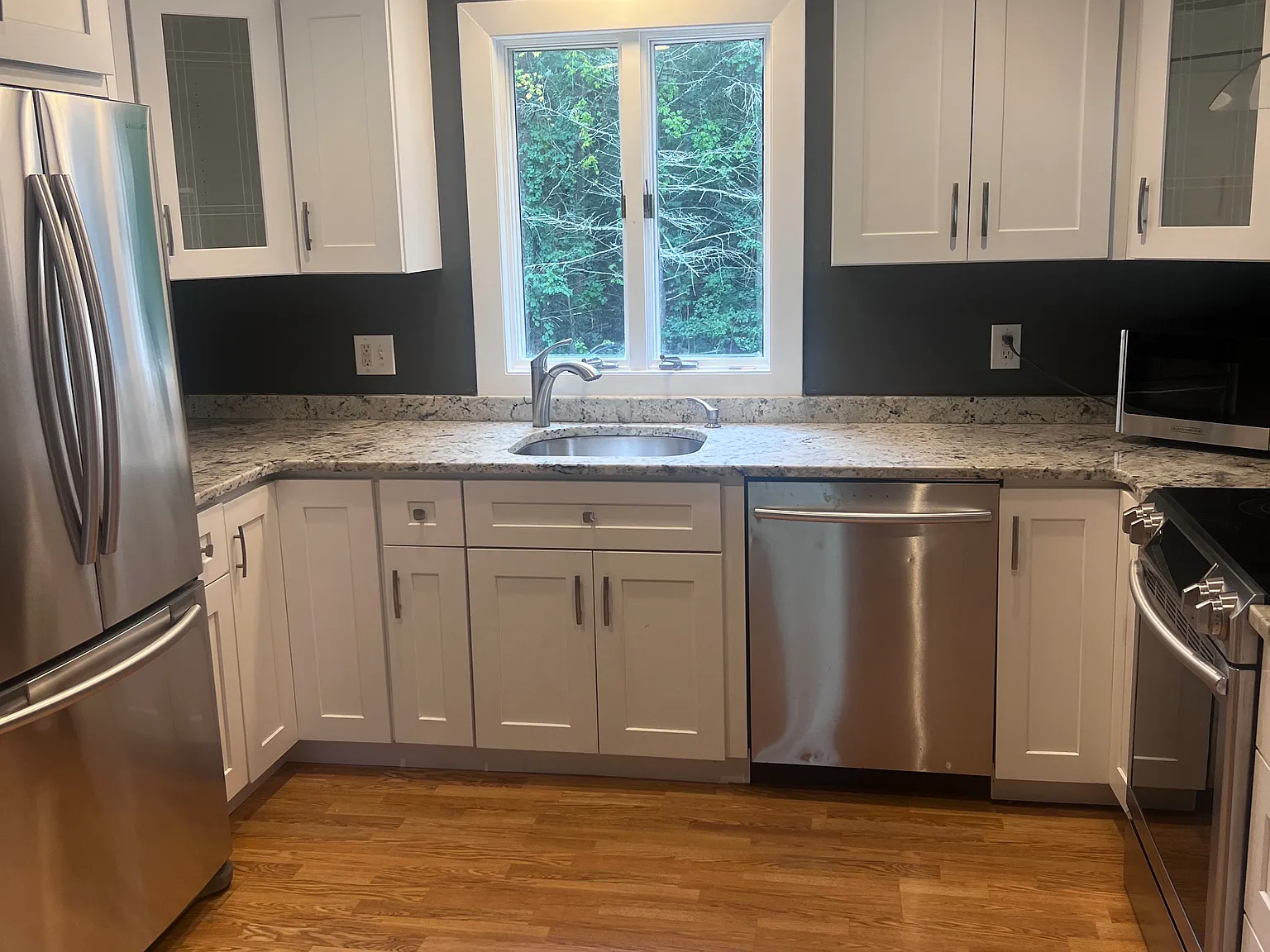 3 bed, 1890 sqft, $3,000 — Photo 4