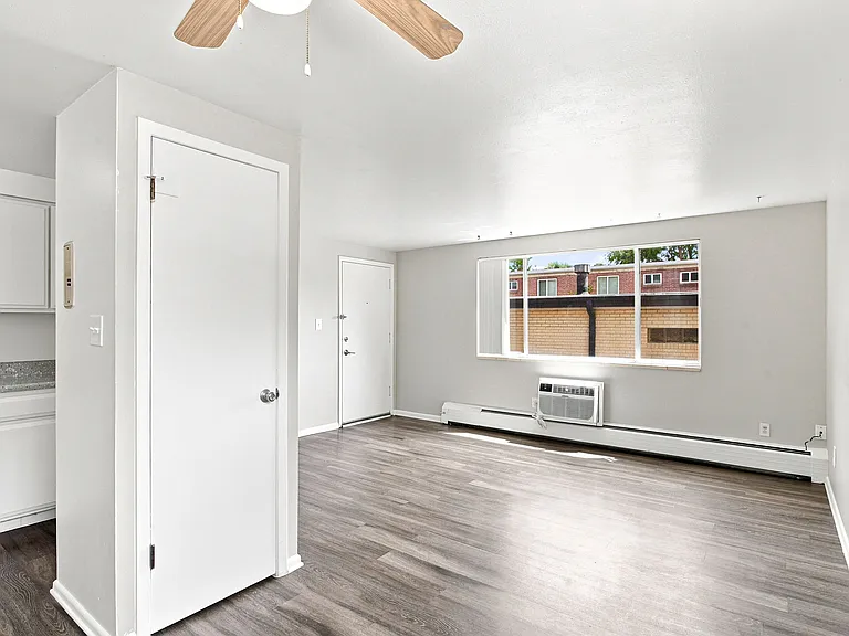 2459 S York St — Photo 25