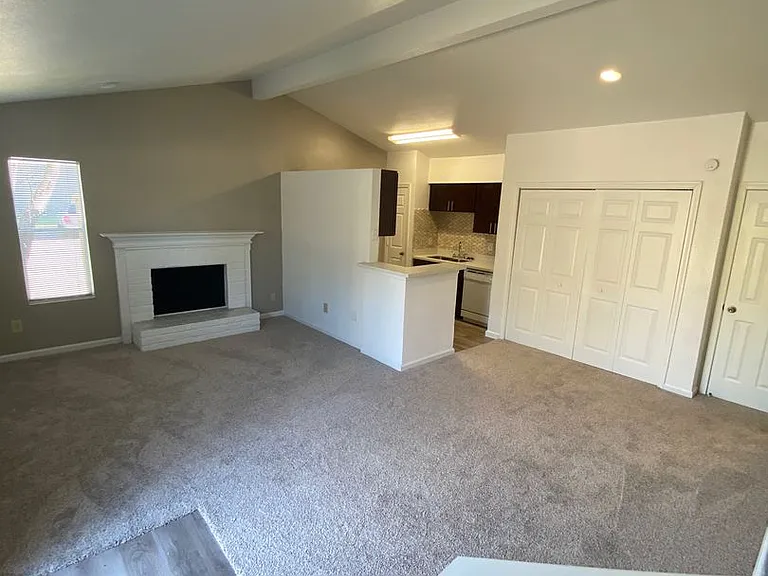 Emerald Cove Apartments — Photo 171