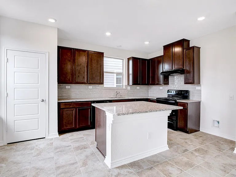 4955 Usaa Blvd — Photo 10