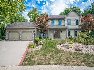 1200 Stony Ridge Ct, Waukesha, WI 53189