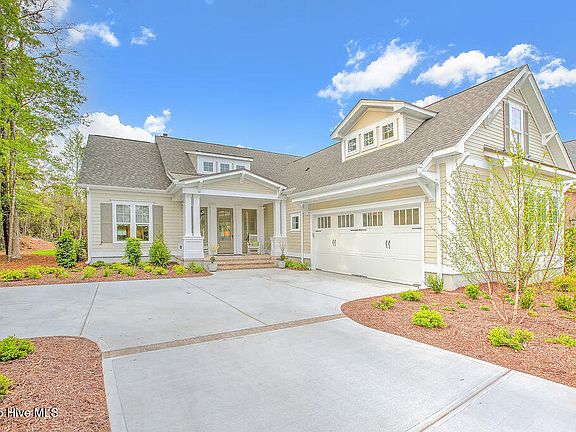 2nd image of 726 Cedarhurst Drive SE