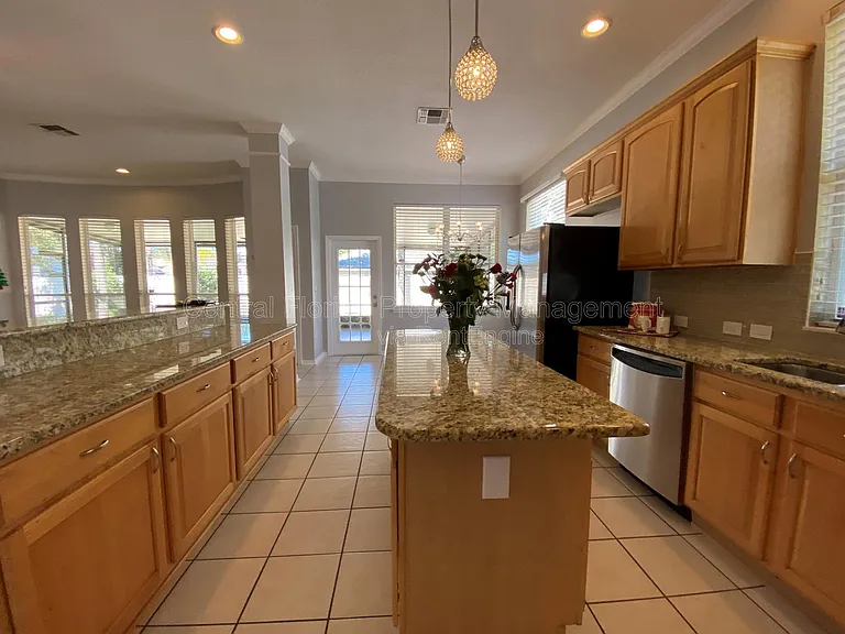 10885 Piping Rock Cir — Photo 11