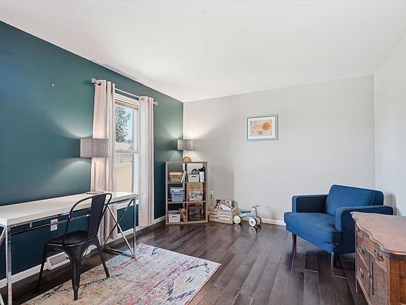 4th image of 204 Temple Ct