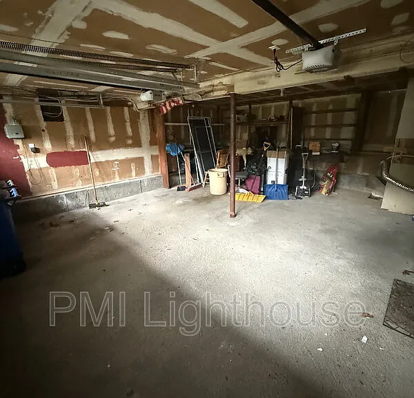 2077 Feuereisen Ave — Photo 19