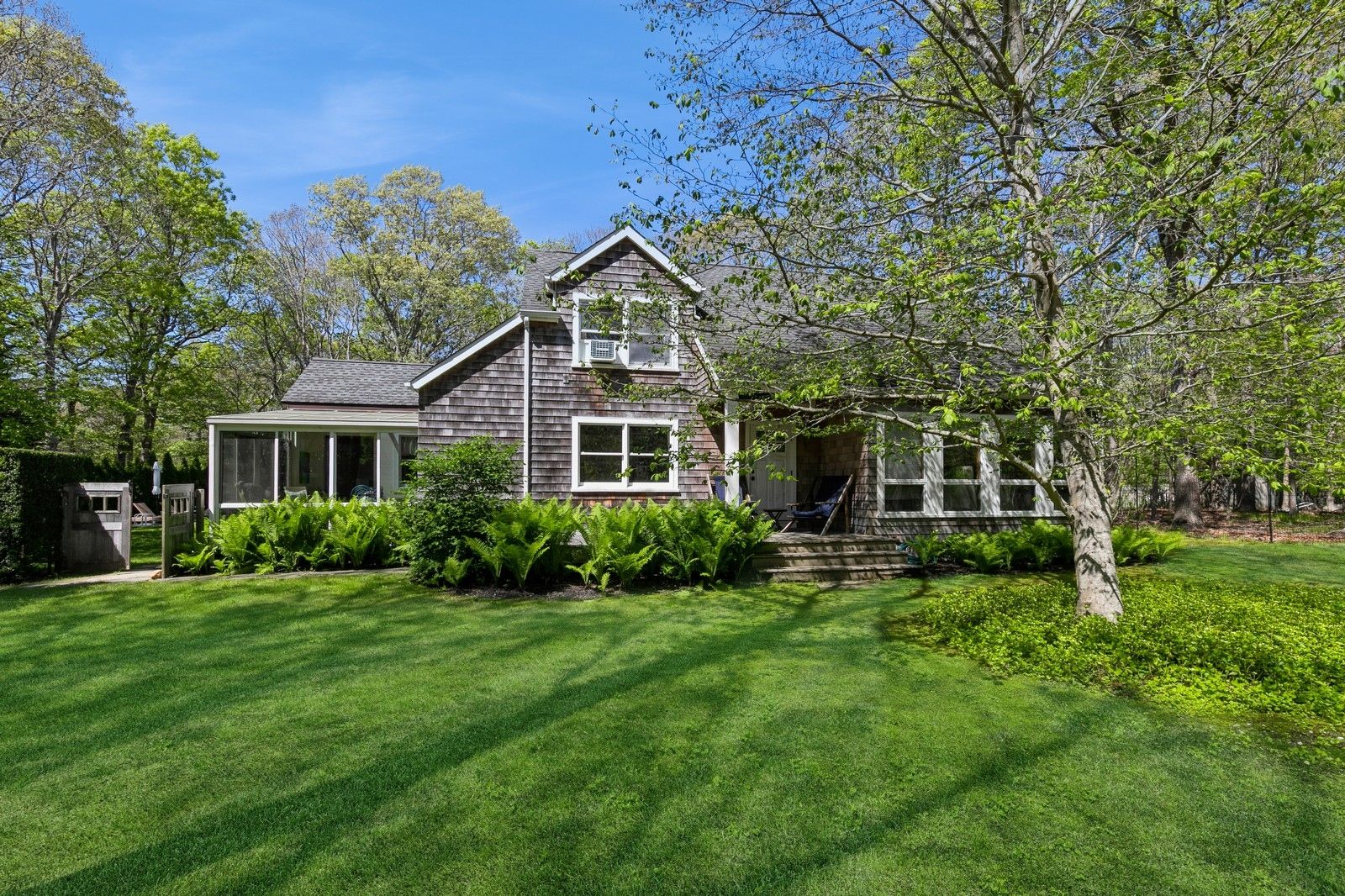  Lovely curb appeal