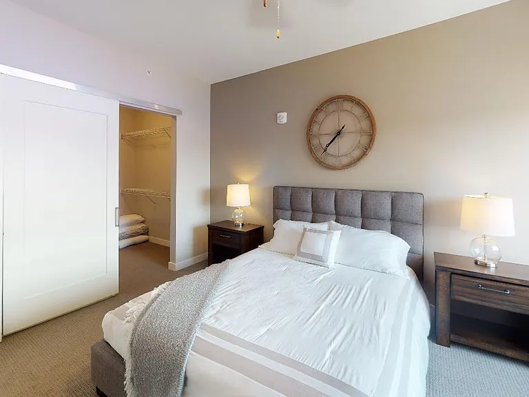 Red44 Luxury Apartments | Specials Available — Photo 17
