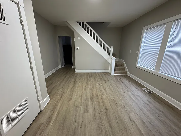 1132 N Oxford St — Photo 4