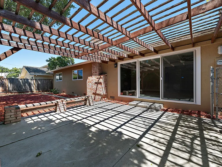1529 Elmar Way — Photo 20