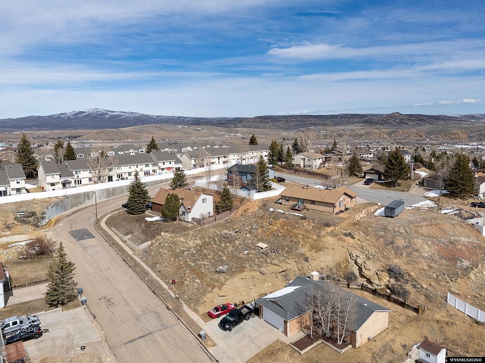 1st image of 213 Grandview Cir