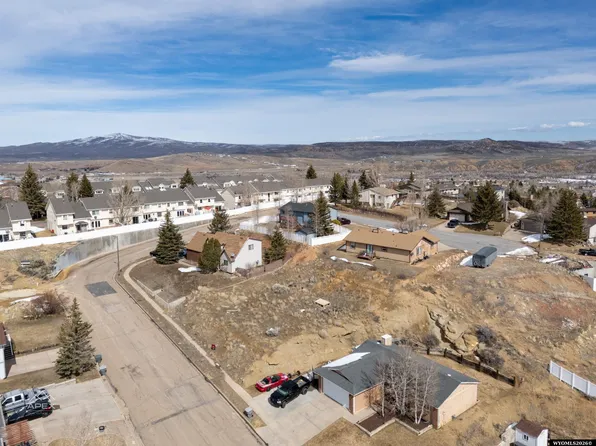213 Grandview Cir, Evanston, WY 82930