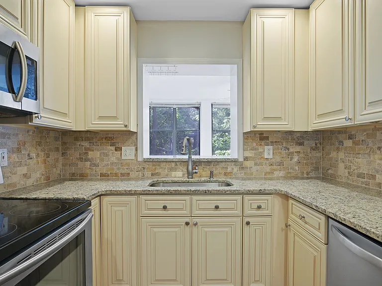 93 La Rue Pl NW — Photo 7