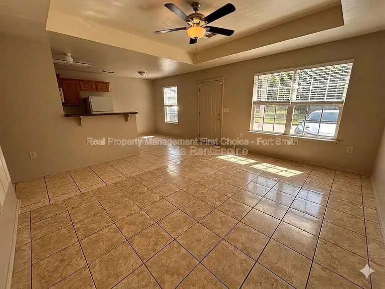 1439 Brazil St — Photo 3