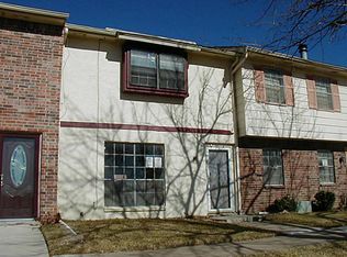 32 E Mountain Ln, Grand Prairie, TX 75052