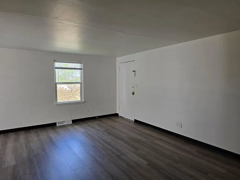 1095 Gillingham Rd #D — Photo 6