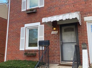 2210 S Pollard St, Arlington, VA 22204