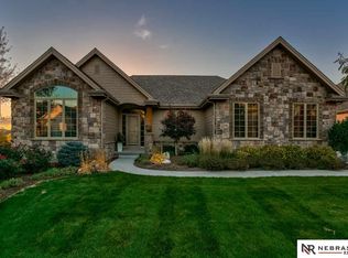 19483 Walnut Cir, Omaha, NE 68130