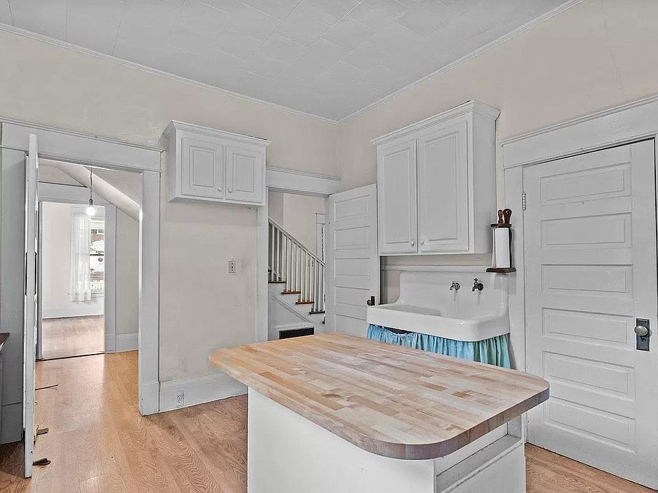 1st image of 414 Hancock St