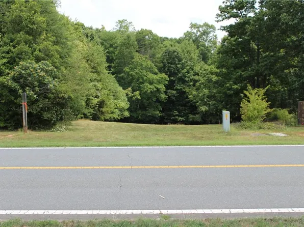 1952 Pilot Westfield Rd, Pilot Mountain, NC 27041