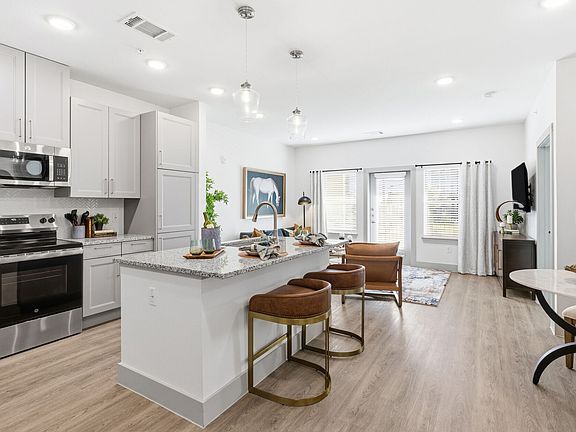 2nd image of 1570 Heritage Dr #1302